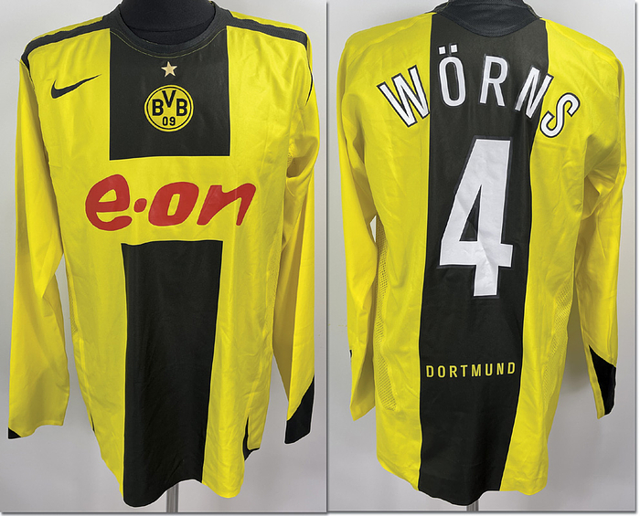 Dortmund, Borussia - Trikot 2005/2006  | Original match worn Borussia Dortmund Spielertrikot mit der Nummer 4 von Christian Wörns.Getragen in einem Bundesligaspiel der Saison 2004/2005. Trikot stammt aus der Sammlung eines ehemaligen Bundesliga-Profis. Status:ABA.