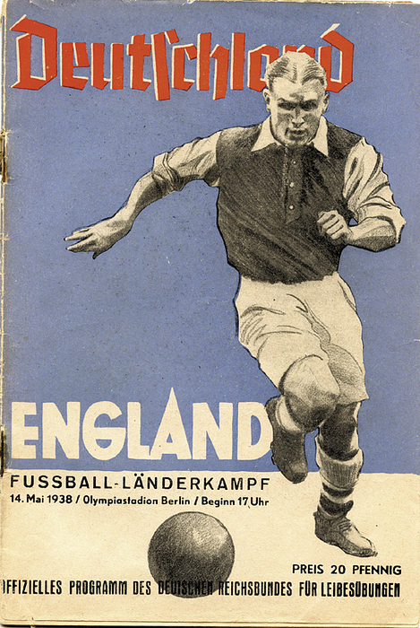 Football Programme 1938 Germany v England in Berl - Programme for the match Germany - England in Berlin on 14th May 1938. 36 pages, 15x21 cm, Official programm (original). 36 pages, photos, 15 x 21 cm. --envelope loose; Brackets rusty. Otherwise very nice football program Condition: C