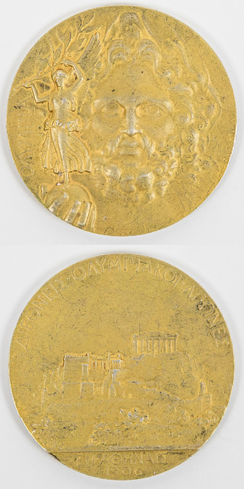 Siegermedaille 1906  | Goldene Siegermedaille für einen 1.Platz bei den Olympischen Spielen Athen 1906 mit griechischer Aufschrift. Mit Randgravur "Argent" (Silber). Silber (59 Gramm), vergoldet. 5 cm.