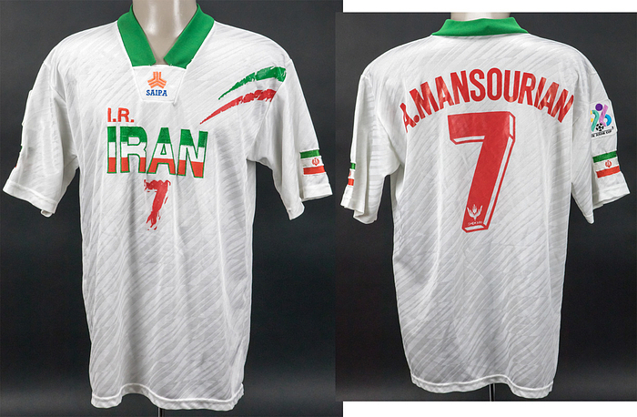 Asian Cup 1996 match worn football shirt Iran - Original match-worn Iran shirt with the number 7. Worn by Ali Reza Mansouriani on November 21, 1996, in the Asian Cup third-place match against Kuwait. Iran - Kuwait 3:2 on penalties. Status: AAB --Short-sleeved jersey; size approx. L; embroidered association logo and Saipa logo; rubberized player name and number (front and back); jersey shows signs of wear (rubber on the Iranian flag and front player number is partially loose and missing); with Emirates 96 XITH Asian Cup patch and two Iranian flag patches; Saipa. Jersey comes from the collection of a former Bundesliga player. Condition: A-