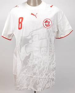 Schweiz - Trikot 2006 WM  | Original match worn Spielertrikot von der Schweiz mit der Rückennummer 8. Getragen von Raphael Wicky am 13.06.2006 bei der Fußball Weltmeisterschaft 2006 in Deutschland im Gruppenspiel G gegen Frankreich. AAC - Bild 2