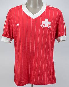 Schweiz - Trikot 1984  | Original match worn Spielertrikot von der Schweiz mit der Rückennummer 9. Getragen vermutlich im Freundschaftsspiel am 26.5.1984 Schweiz v  Spanien (0:4). Status:AAA. - Bild 2