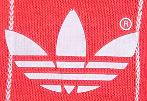  - Original match-worn Swiss player shirt with the number 9. Presumably worn in the friendly match on May 26, 1984, Switzerland vs. Spain (0:4). Condition: AAA. --Short-sleeved jersey; rubberized federation logo; printed adidas logo; rubberized back number; adidas. The consignor obtained this jersey from the collection of Swiss national player Jean-Paul Brigger, who wore number 9 in this match. Condition: A- - Bild 7