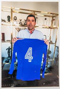 Frankreich - Trikot 1977  | Original match worn Spielertrikot von Frankreich mit der Rückennummer 4. Getragen in einem U-20 World Cup match 1977 gegen Spanien vom französischen Nationalspieler Michel Bibard. Status:AAA. Dabei: Foto von Bibard mit diesem Trikot! - Bild 4