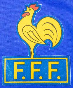 Frankreich - Trikot 1977  | Original match worn Spielertrikot von Frankreich mit der Rückennummer 4. Getragen in einem U-20 World Cup match 1977 gegen Spanien vom französischen Nationalspieler Michel Bibard. Status:AAA. Dabei: Foto von Bibard mit diesem Trikot! - Bild 5