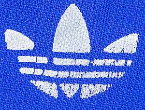  - Original match-worn French national team jersey with the number 4. Worn in a 1977 U-20 World Cup match against Spain by French international Michel Bibard. Condition: AAA. Includes: Photo of Bibard wearing this jersey! --Long-sleeved jersey; iron-on federation logo sewn on; flocked adidas logo (plastic); flocked back number; adidas Ultron "Made in France"; -The consignor obtained this jersey directly from Bibard's collection Condition: B+ - Bild 6