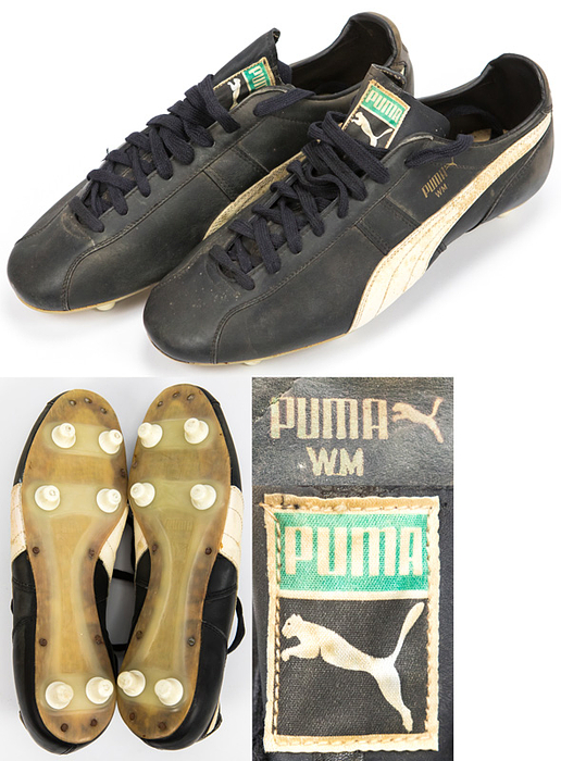  - Original Puma football boots worn by Werner Weist in the Bundesliga for Werder Bremen from 1971-1977. "Puma WM" with screw-in studs. Size 8. Leather upper, synthetic sole. Status: ACA --The football boots come directly from the collection of Werner Weist (1949-2019) - Borussia Dortmund 1968-1971 (72/34), Werder Bremen 1971-1977 (145/33), Stuttgarter Kickers (1977-1978; 10/1); 3x DFB U-23 1970 + 1971). The buyer receives a certificate of authenticity and confirmation from the Weist family regarding the provenance of the items. Condition: B
