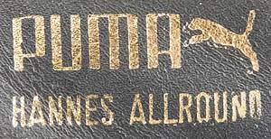  - Original Puma football boots worn by Werner Weist in the Bundesliga or during training for Werder Bremen from 1971-1977. "Puma Hannes Allround" size 8. Leather upper, synthetic sole. Status: ACA--The plastic sole shows slight deterioration of the material due to age. --The football boots come directly from the collection of Werner Weist (1949-2019) - Borussia Dortmund 1968-1971 (72/34), Werder Bremen 1971-1977 (145/33), Stuttgarter Kickers (1977-1978; 10/1); 3x DFB U-23 1970 + 1971). The buyer receives a certificate of authenticity and confirmation from the Weist family regarding the provenance of the items. Condition: B-C - Bild 4