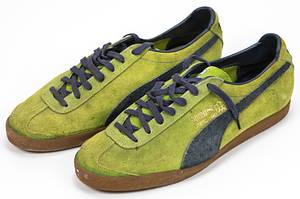 Bremen, Werder - Fußballschuhe  | Original Fußballschuhe für Hartplätze von Puma getragen von Werner Weist im Trainig für Werder Bremen von 1976. "Puma Heynckes Comet" Größe 8. Wildlederschaft, Kunststoffsohle. Mit dem Logo der Olympischen Sommerspiele Montreal 1976. Status:ACA - Bild 2