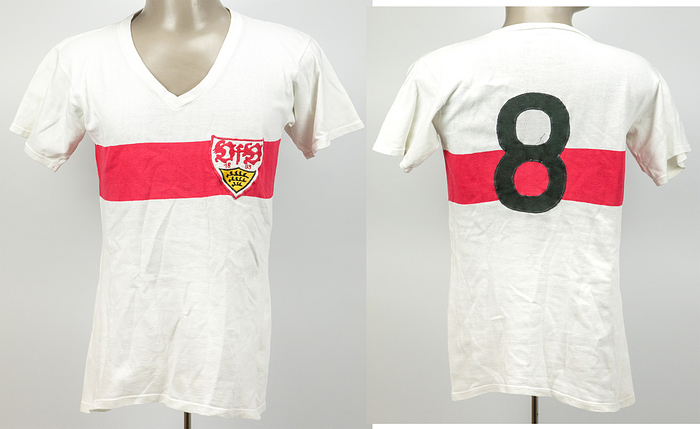 Stuttgart, VfB - Trikot 1969-72  | Original match worn Spielertrikot vom VfB Stuttgart mit der Rückennummer 8. Getragen in Spielen der Bundesliga-Saison 1969 -1972. Status:ACC. Museumsstück!.