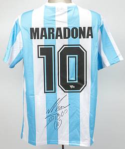  - Beautiful retro jersey of the Argentinian national team from the 1986 FIFA World Cup, number 10. Manufacturer: Le Coqsportif, circa 2005. With Diego Maradona's original signature on the back! With Certificate of Authenticity from "Fanatics".. Size: L Condition: A - Bild 3