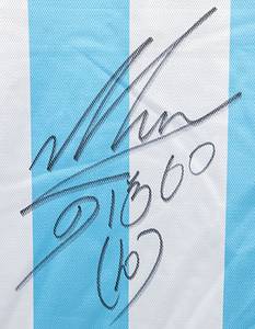  - Beautiful retro jersey of the Argentinian national team from the 1986 FIFA World Cup, number 10. Manufacturer: Le Coqsportif, circa 2005. With Diego Maradona's original signature on the back! With Certificate of Authenticity from "Fanatics".. Size: L Condition: A - Bild 4