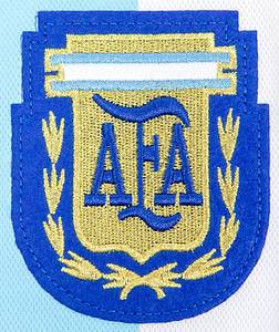  - Beautiful retro jersey of the Argentinian national team from the 1986 FIFA World Cup, number 10. Manufacturer: Le Coqsportif, circa 2005. With Diego Maradona's original signature on the back! With Certificate of Authenticity from "Fanatics".. Size: L Condition: A - Bild 6