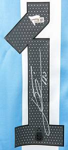 Messi, Lionel  | Original adidas Fanshirt von Nationalmanschaft von Argentinien mit der Rückennummer "10 Messi" mit dem Weltmeister 2022 patch. Mit original Signatur auf der Rückseite von Superstar Lionel Messi. Die Unterschrift wurde auf der Rückennummer "1" mit Silberstift gegeben. Größe L. Mit Echtheitszertifikat und Holgramm Verification von "Fanatics" - Bild 4