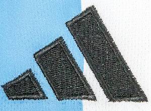  - Original adidas fan shirt of the Argentinian national team with the number "10 Messi" and the 2022 World Cup Champion patch. Features the original signature of superstar Lionel Messi on the back. The signature is in silver ink on the number "1". Size L. Includes a certificate of authenticity and hologram verification from "Fanatics". Condition: A - Bild 8