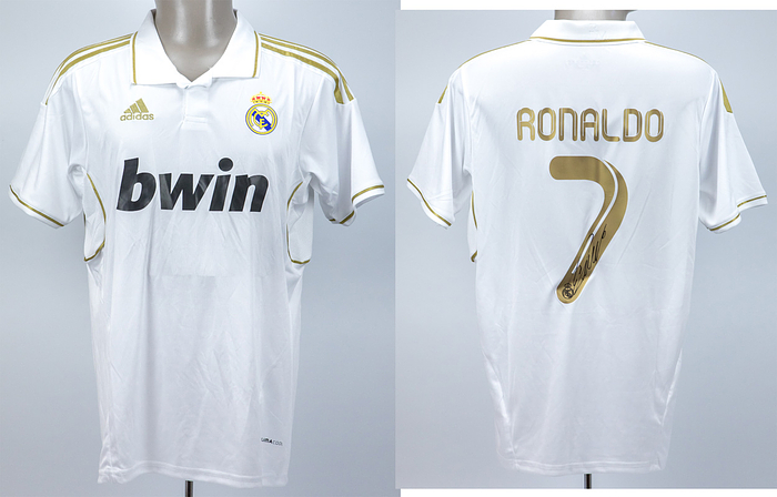  - Official Real Madrid fan jersey by adidas with the number "7 Ronaldo". Features Cristiano Ronaldo's original signature on the back number. Includes a Certificate of Authenticity (COA) from "A1 Sporting Memorabilia". Size: L Enclosed original box from A1 Sporting Memorabilia" Condition: A