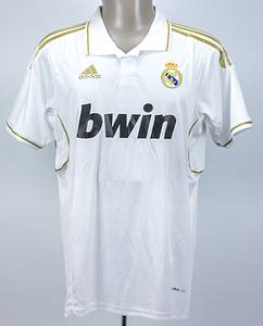  - Official Real Madrid fan jersey by adidas with the number "7 Ronaldo". Features Cristiano Ronaldo's original signature on the back number. Includes a Certificate of Authenticity (COA) from "A1 Sporting Memorabilia". Size: L Enclosed original box from A1 Sporting Memorabilia" Condition: A - Bild 2