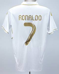  - Official Real Madrid fan jersey by adidas with the number "7 Ronaldo". Features Cristiano Ronaldo's original signature on the back number. Includes a Certificate of Authenticity (COA) from "A1 Sporting Memorabilia". Size: L Enclosed original box from A1 Sporting Memorabilia" Condition: A - Bild 3