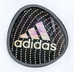  - Official Real Madrid fan jersey by adidas with the number "7 Ronaldo". Features Cristiano Ronaldo's original signature on the back number. Includes a Certificate of Authenticity (COA) from "A1 Sporting Memorabilia". Size: L Enclosed original box from A1 Sporting Memorabilia" Condition: A - Bild 7