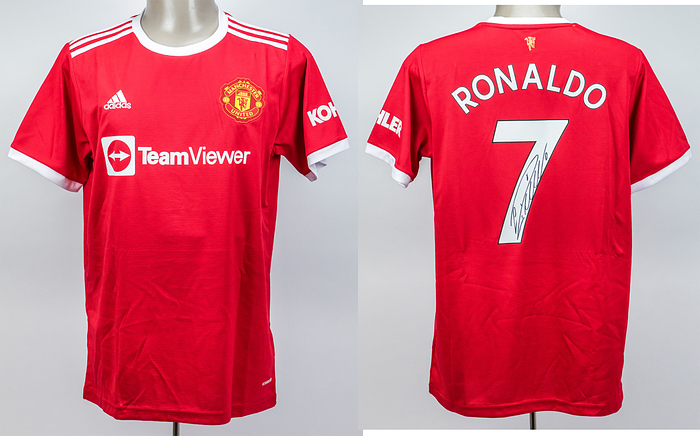 Ronaldo - Trikot  | Original adidas Fanshirt von Manchester United mit der Rükennummer "7 Ronaldo". Originalsignatur von Chritiano Ronaldo auf der Rückennummer. Größe XL. Mit Echtheitscertifikat von "Icons.com" und Echtheitshologram Trikot wurde am 6.1.2022 signiert!