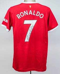 Ronaldo - Trikot  | Original adidas Fanshirt von Manchester United mit der Rükennummer "7 Ronaldo". Originalsignatur von Chritiano Ronaldo auf der Rückennummer. Größe XL. Mit Echtheitscertifikat von "Icons.com" und Echtheitshologram Trikot wurde am 6.1.2022 signiert! - Bild 3