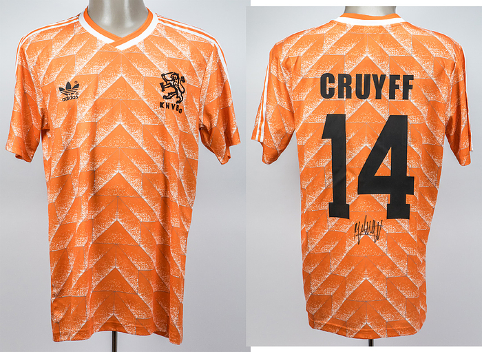  - Original adidas retro shirt from the Netherlands' 1988 European Championship, number "14 Cruyff". Features Johan Cruyff's (1947-2016) original signature below the number. Includes a certificate of authenticity and hologram from "Dugout Memorabilia". Signed in 2014. Size L --Original Dugout box included Condition: A