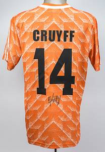  - Original adidas retro shirt from the Netherlands' 1988 European Championship, number "14 Cruyff". Features Johan Cruyff's (1947-2016) original signature below the number. Includes a certificate of authenticity and hologram from "Dugout Memorabilia". Signed in 2014. Size L --Original Dugout box included Condition: A - Bild 3