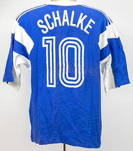 Sorry, no english description is available. ...  -  Condition: A-.....Trikot kurz; Größe 7/8; Vereins-Logo geflockt;adidas-Logo aufgedruckt; Werbeaufdruck 'RH Alurad' geflockt; Rückennummer geflockt; Schriftzug 'Schalke' geflockt; Trikot hat Gebrauchsspuren (Flecken, Schalke mit kleiner Beschädigung); adidas Climalite 2000. Der Einlieferer hat dieses Trikot direkt aus der Sammlung von Mathhias Herget. Der Nationalspieler Herget spielt nur in der Saison 1989/90 bei Schalke 04. - Bild 3