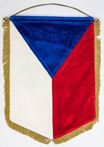  - Official match pennant of the Czech national football team for the international match against Turkey, featuring the silk-embroidered inscription "Turecko - Ceska Republika, 6.2.2013, Manisa". With gold brocade fringe and embroidered logos of both federations. Brass rod and chain. 41 x 28 cm --This pennant was awarded to Türkiye and the referees. The pennant came from one of the referees of this match. Condition: A- - Bild 3