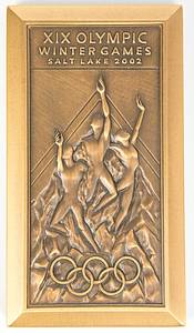 Athlets Participation Medal  Olympic Games 2002 - Official participation medal for athletes of the 19th Olympic Winter Games of Salt Lake City 2002. Bronze (weight: 242 g), 9x5 cm. In original black wooden box. (13.5x9x2.5 cm). This medal was only given to athletes for their participation in the 2002 Winter Olympics. The original wooden box is rare. Coaches, journalists and volunteers received a different medal which is was smaller and lighter. Condition: A - Bild 3