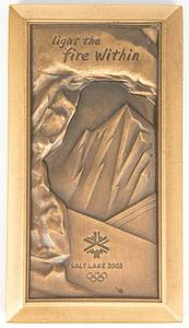 Teilnehmermedaille 2002  | Offizielle Teilnehmermedaille für Athleten der 19.Olympischen Winterspielen von Salt Lake City 2002. Bronze (Gewicht: 242 Gramm), 9x5 cm. In original schwarzer Holzbox (13,5x9x2,5 cm). - Bild 4