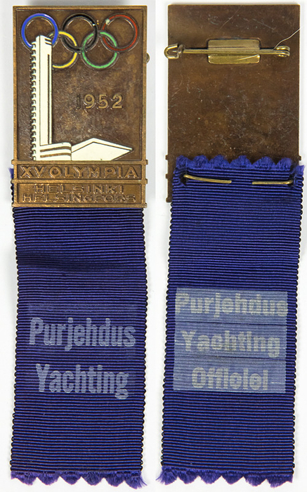 Teilnehmerabzeichen 1952  | Teilnehmerabzeichen „Purjehdus Yachting" (Segeln) Bronze, mehrfarbig emailliert. Mit bedrucktem blauem Seidenband. 3,3x11,5 cm.