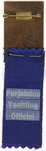 Teilnehmerabzeichen 1952  | Teilnehmerabzeichen „Purjehdus Yachting" (Segeln) Bronze, mehrfarbig emailliert. Mit bedrucktem blauem Seidenband. 3,3x11,5 cm. - Bild 3