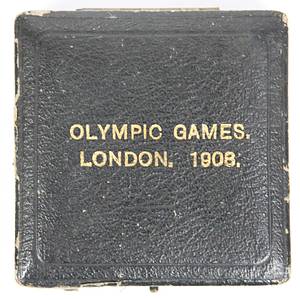  - Participation Medal: Olympic Games 1908: Silvered Medal:  „In Commemoration of the Olympic Games held in London 1908“.  Designed by B.MacKannal. Bronze, silver plated (62 Gramm), 5 cm.Very rare! In original box inscribed "Olympic Games London 1908". Medal arnished (condition: A), box (condition: B) Condition:  - Bild 4