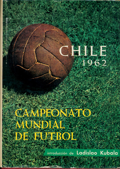  - World Cup 1962 Chile. Spanish Report.: "Campeonato Mundial de Futbol Chile 1962". 226 pages, size 26x18 cm, clothbound, ca. 200 b/w-photos. (SPANISH). With Dust jacket Condition: B