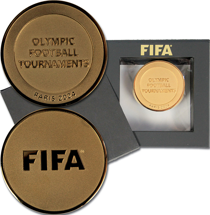  - Olympic Games 2024: Official FIFA participation medal for the Olympic Tournament in Paris 2024 inscribed "FIFA Olympic Football Tournaments Paris 2024". Gilt bronze, 5.2 cm. In original case. Was presented to players, coaches and officials of the Olympic Tournament. Rare. Extra fine. No participation medals were issued to athletes for the 2024 Olympic Games, making the FIFA medal for the Olympic Football Tournament the only official participation medal awarded to athletes at the 2024 Olympics! Approximately 900 medals were issued! Condition: A