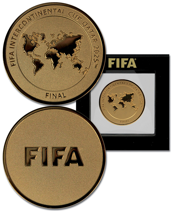  - Official participant medal "FIFA Intercontinental Cup Qatar 2025 FINAL". Tombac, gold-plated, 5 cm. In original box. --The players, coaches, and officials who participated in the final of the second edition of this competition in Doha received [something - likely a gift or award]. The 2025 winner was Paris Saint-Germain. Condition: A