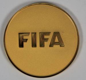  - "FIFA U-17 Women's World Cup Dominican Republic 2024" Official participant medal for coaches, officials, and players who took part in the 2024 FIFA Women's World Cup. Bronze, gold-plated. 5.0 cm. In original case. Condition: A - Bild 4