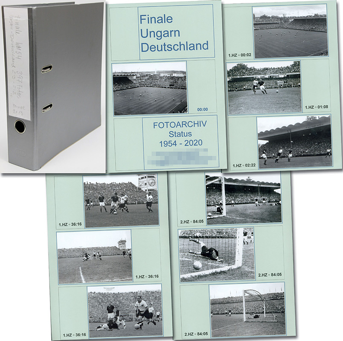 Fotodokumentation Endspiel WM 1954  | Finale Ungarn v Deutschland (Endspiel der Fußball - Weltmeisterschaft 1954) mit 397 S/W-Fotoabzügen (je 13x8,5 cm) in einer Ordner auf DIN A4 Kartons montiert, die die jeweilige Spielminute der Fotoszene anzeigen.