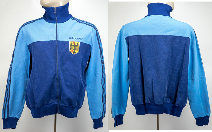 Adidas Trainingsjacke Deutschland ca. 1984  | Trainingsjacke von Adidas mit dem Emblem der deutschen Mannschaft ca. 1984.