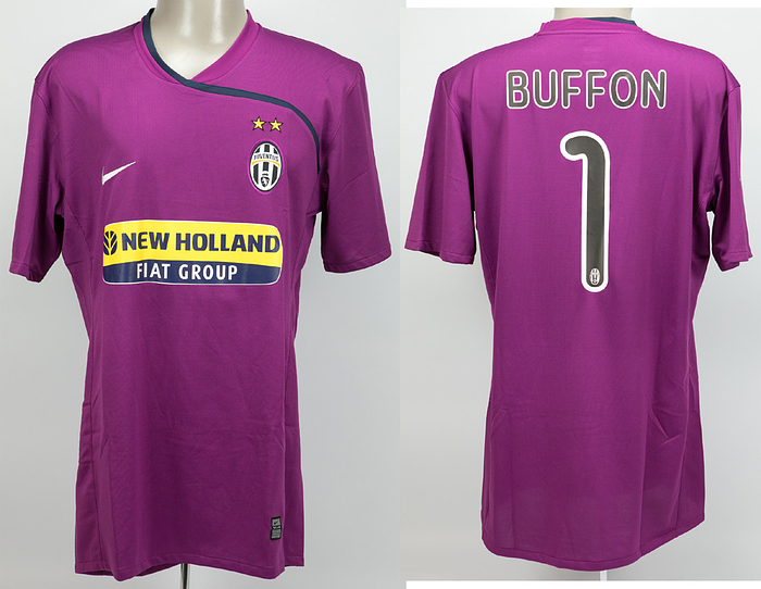 Turin, Juventus - Trikot 2008/2009  | Original match worn Torwart-Trikot von Juventus Turin mit der Rückennummer 1. Getragen von Gianluigi Buffon in einem Spiel der italienischen Serie A in der Saison 2008/2009. Seltenes Auswärts-Variante. Buffon ist Fußball Weltmeister 2006. Status:ABC.