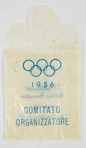 Olympic Winter Games 1956. Participation badge - 1956 Winter Olympics Cortina d'Ampezzo. Official participant badge with the inscription "Organizing Committee." Bronze, gold-plated, with color enamel, 5.3 x 3.2 cm. Includes original paper bag with the inscription "Organizing Committee." 72 copies were awarded. (EBEL 1956-W-014) Condition: A - Bild 4