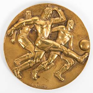 Teilnehmermedaille WM1934  | Offizielle Teilnehmermedaille für die Fußball-Weltmeisterschaft 1934 in Italien für Spieler, Schiedsrichter und Offizielle mit der Aufschrift "Campionato Mondiale di Calcio. FIFA FIGC Italia Maggio - Givgno 1934 XIIe" mit Namensgravur "Pecchiura Antonio". Designer "D.Manetti". Bronze, 5 cm.s. - Bild 3