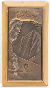 Athlets Participation Medal  Olympic Games 2002 - Official participation medal for athletes at the 19th Olympic Winter Games von Salt Lake City 2002. Bronze, 9 x 5 cm. The medal was given to athletes who participated in the Olympic Games 2002. Coaches, journalists and volunteers got a smaller medal. Condition: A- - Bild 3