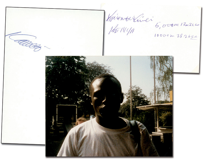 Kimeli, Kipkemboi  | (1966-2010) Zwei Karteikarten mit original Signaturen von Kipkemboi Kimeli (KEN). Bronzemedaille bei den Olympischen Spielen 1988 über 10.000 m, je 10x8 cm.