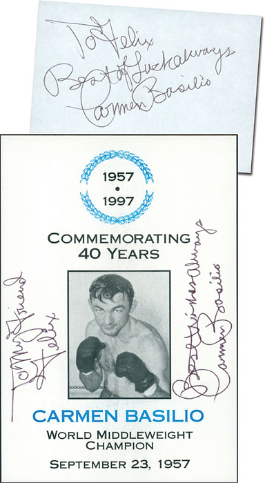 Basilio, Carmen  | (1927-2012) Autogrammkarte und Blancobeleg jeweils mit original Signatur von Carmen Basilio (USA). Weltmeister im Profi - Boxen (Leichtgewicht) 1955, 15x10 cm + 10,5x7,5 cm.