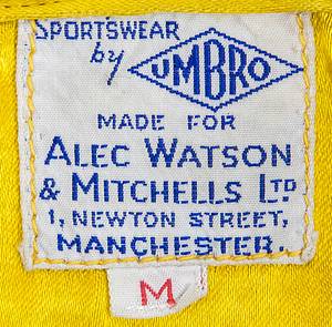 1Dortmund, Borussia-Trikot 1963  | Original match worn Spielertrikot von Borussia Dortmund mit der Rückennummer 8, getragen von Aki Schmidt (1935-2016) im legendären Flutlicht - Europapokalspiel am 4.12.1963 in Dortmund gegen Benfica Lissabon (5:0). Das Trikot kommt aus dem Nachlass eines ehemaligen Zeugwartes von Borussia Dortmund. Der damalige Zeugwart hat dieses Trikot ca. 1983 vom aktuellen Bundesligakader des BVB signieren lassen. Status:AAB. Museumsstück!!. - Bild 5