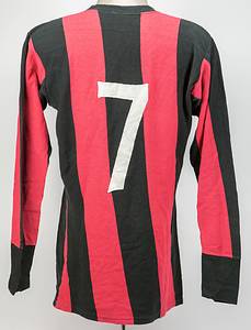 Sorry, no english description is available. ...  -  Condition: A-.....Trikot langarm; Größe 7; besticktes Eintracht Frankfurt Logo aufgenäht. Rückennummer aus weißem Leinen aufgenäht.geflockt; erima-Logo aufgedruckt; Rückennummer aufgenäht; Hersteller: Leuzela. Der Einlieferer hat dieses Trikot von Dieter Ungewitter erhalten, der nur in der Saison für die Eintracht spielte, seine einzigste Saison in der Bundesliga. - Bild 3