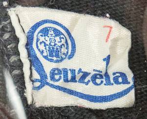 Sorry, no english description is available. ...  -  Condition: A-.....Trikot langarm; Größe 7; besticktes Eintracht Frankfurt Logo aufgenäht. Rückennummer aus weißem Leinen aufgenäht.geflockt; erima-Logo aufgedruckt; Rückennummer aufgenäht; Hersteller: Leuzela. Der Einlieferer hat dieses Trikot von Dieter Ungewitter erhalten, der nur in der Saison für die Eintracht spielte, seine einzigste Saison in der Bundesliga. - Bild 5