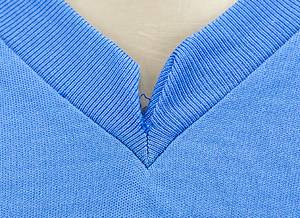 Straßburg - Trikot 1979  | Original match worn Spielertrikot von Racing Straßburg (Frankreich) mit der Rückennummer 1. Getragen in einem Spiel der Ligue 1(französische 1. Liga) in der Saison 1979/1980. Trikot aus der Sammlung von des französischen Nationalspielers Gildert Gress. Status:ABA.. - Bild 4